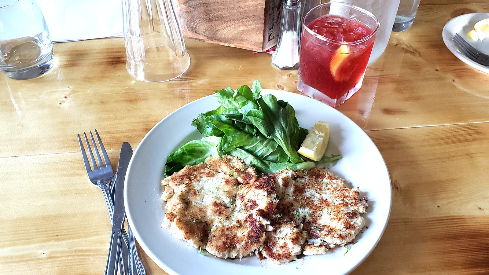Crab cakes with a prairie rose cocktail.